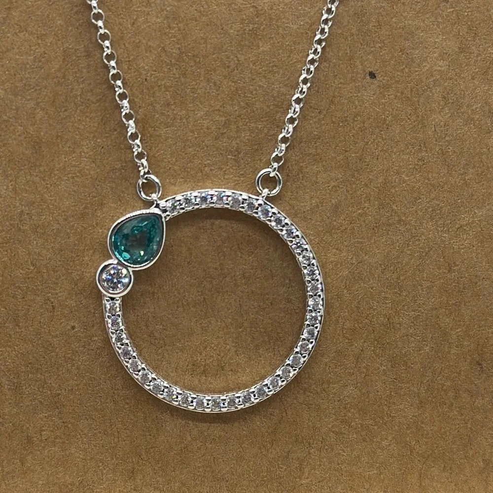 Elegant Rhodium Necklace with Green Gemstone No Bag No Tag never worn - Picture 2 of 3